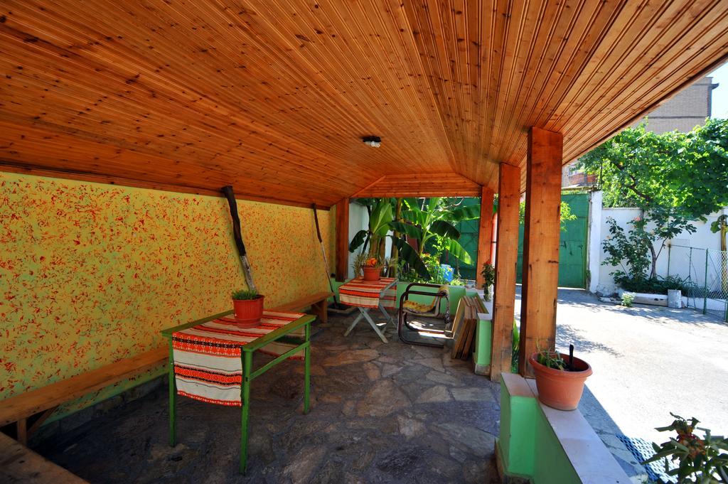 Pemaj Hostel Shkoder Bagian luar foto