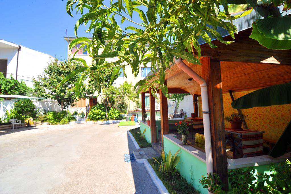 Pemaj Hostel Shkoder Bagian luar foto