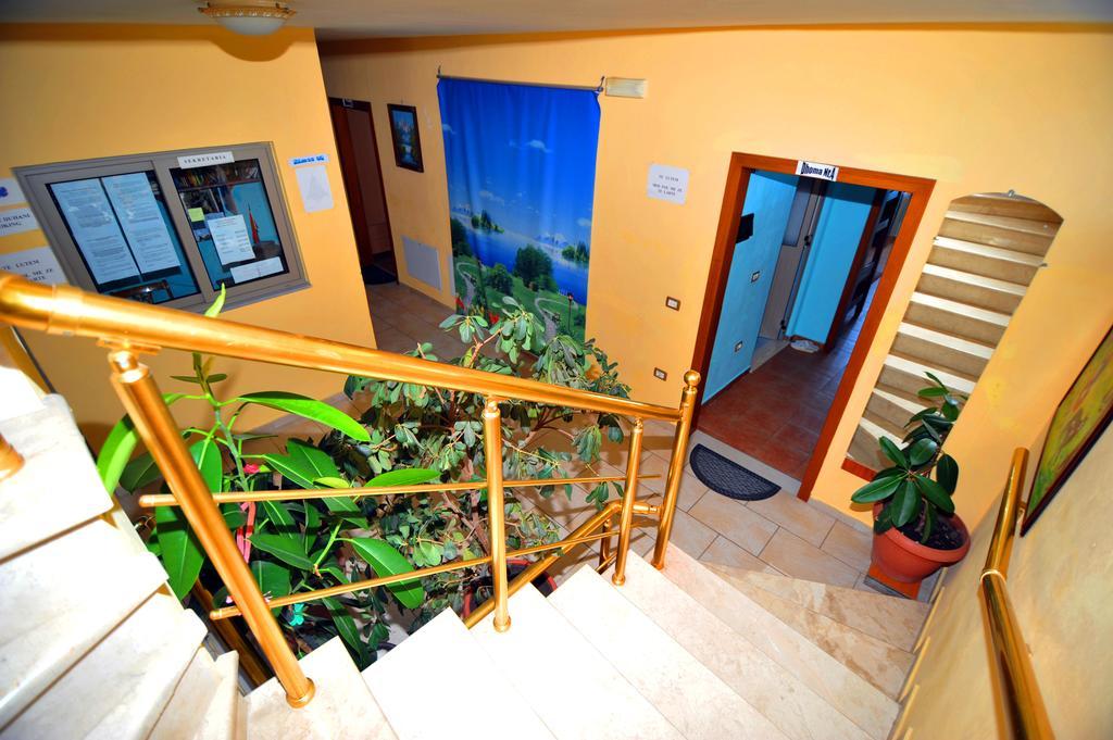 Pemaj Hostel Shkoder Bagian luar foto
