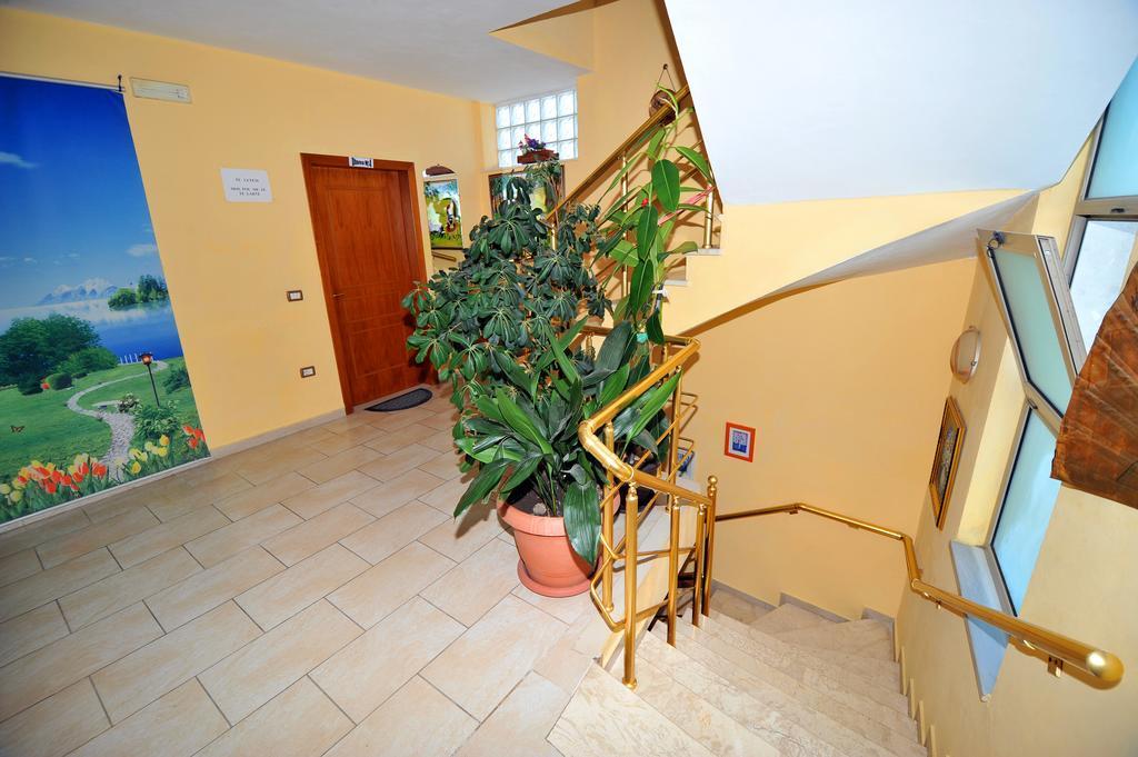 Pemaj Hostel Shkoder Bagian luar foto