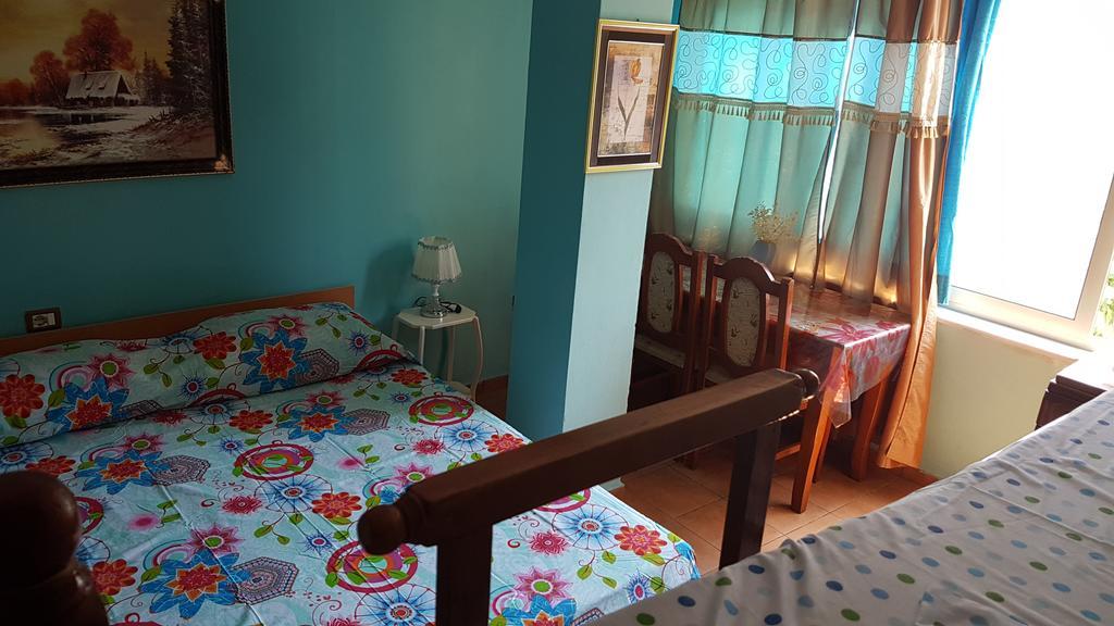Pemaj Hostel Shkoder Bagian luar foto