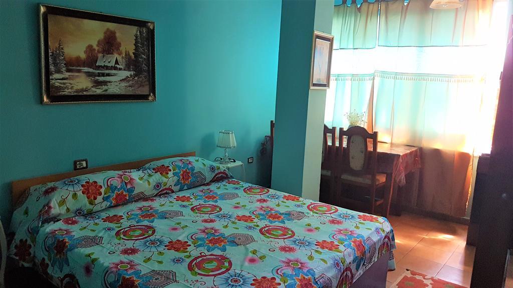 Pemaj Hostel Shkoder Bagian luar foto