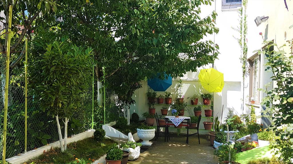Pemaj Hostel Shkoder Bagian luar foto