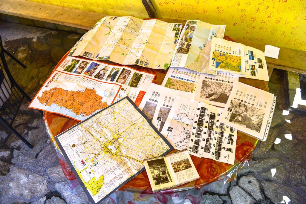 Pemaj Hostel Shkoder Bagian luar foto