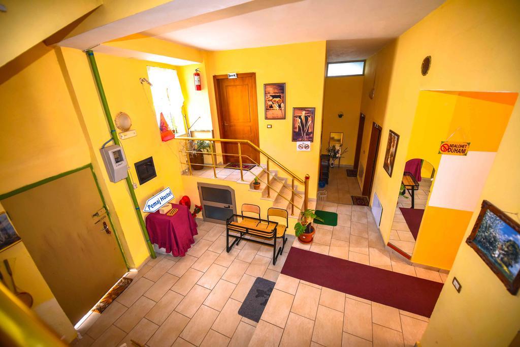 Pemaj Hostel Shkoder Bagian luar foto