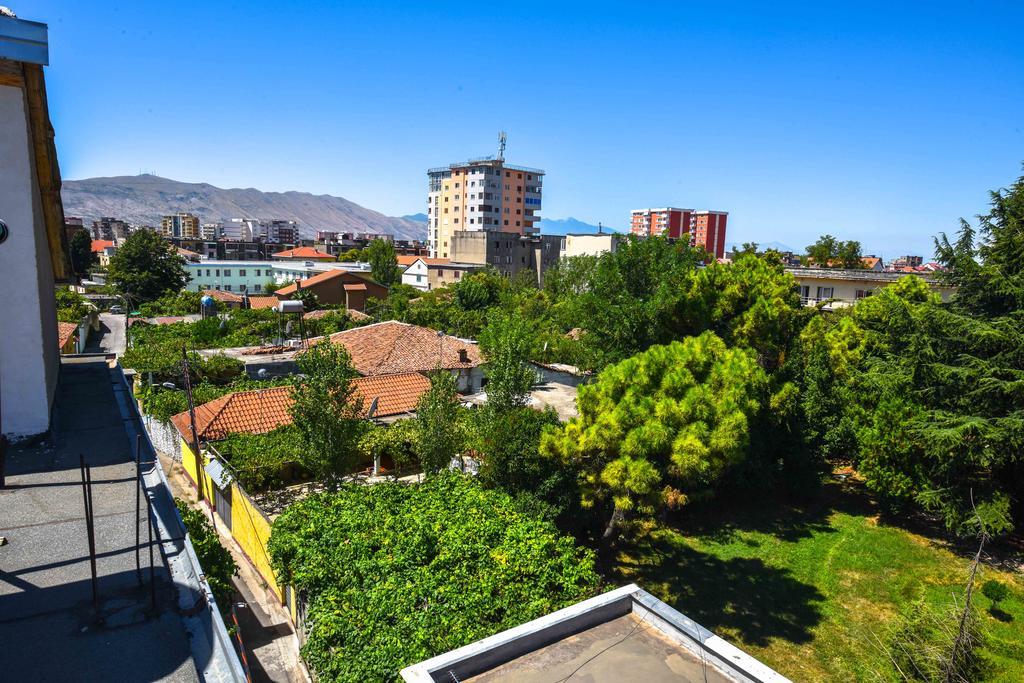 Pemaj Hostel Shkoder Bagian luar foto