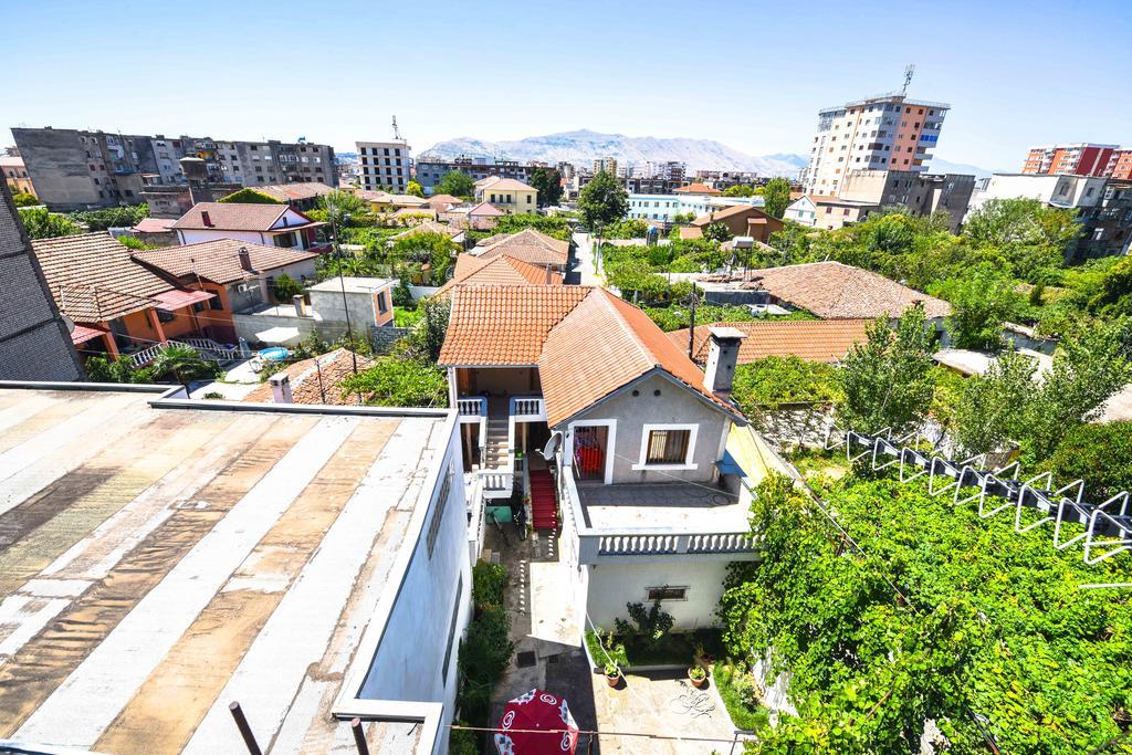 Pemaj Hostel Shkoder Bagian luar foto