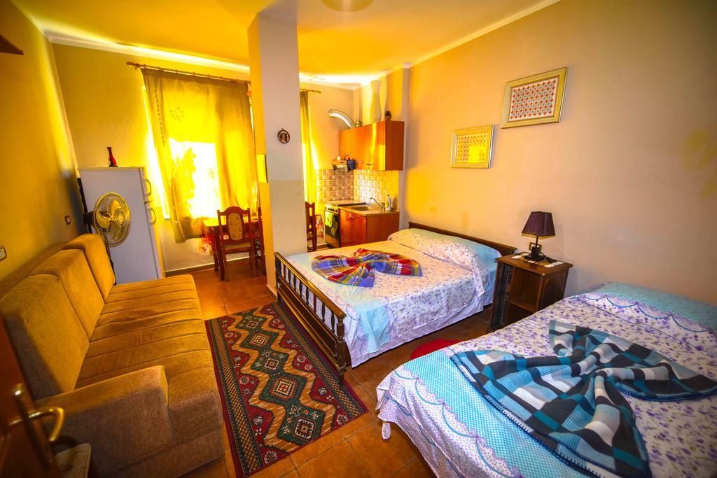 Pemaj Hostel Shkoder Bagian luar foto
