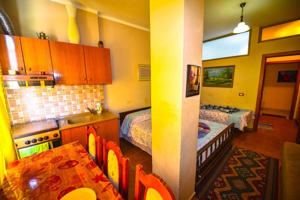 Pemaj Hostel Shkoder Bagian luar foto