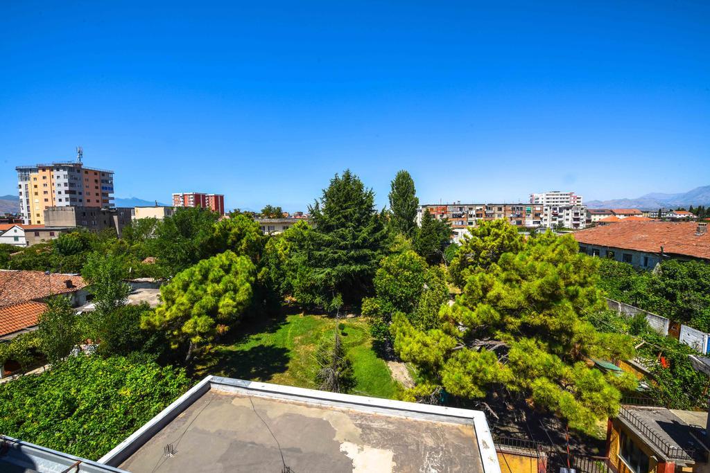 Pemaj Hostel Shkoder Bagian luar foto