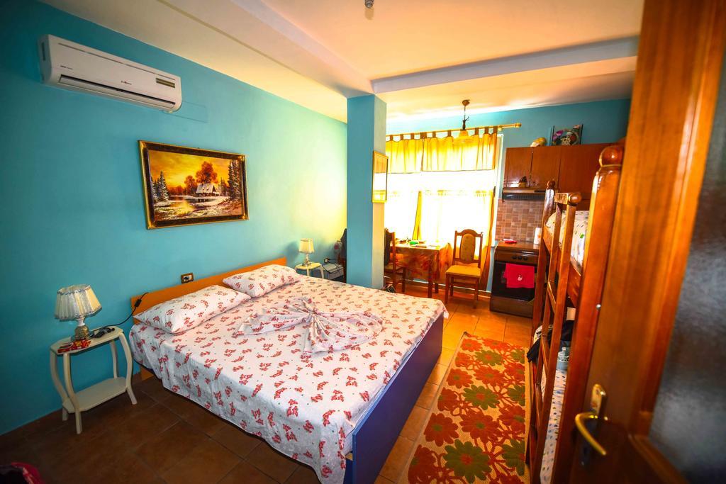 Pemaj Hostel Shkoder Bagian luar foto